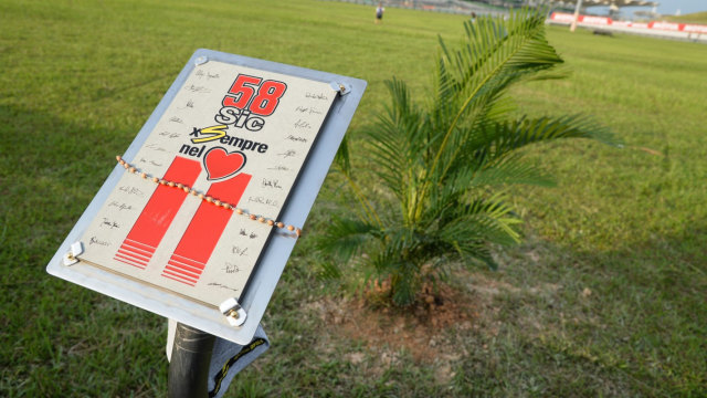 Marco Simoncelli: Dari Rimini, Menuju Dunia, Kembali ke Tuhan (9)