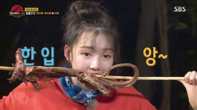 Yerin "G-Friend" Nyobain Makan Kadal? Idih.... 
