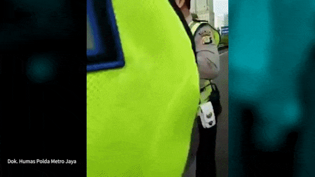 Pengemudi Fortuner memaki polisi (Foto: Facebook Humas Polda Metro Jaya)