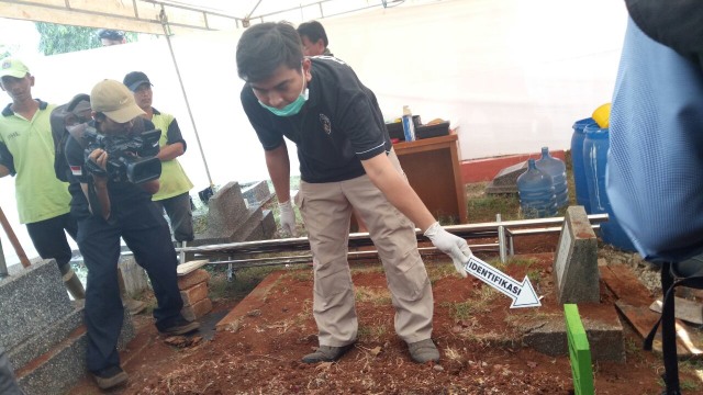 Autopsi jenazah Abi Qowi, korban pengeroyokan. (Foto: Diah Harni/kumparan)