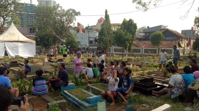 Suasana di pemakaman Abi Qowi korban pengeroyokan. (Foto: Diah Harni/kumparan)