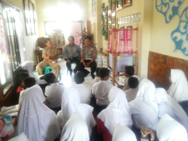 Polsek Ciawigebang Sosialisaasi Tentang Berlalu Lintas