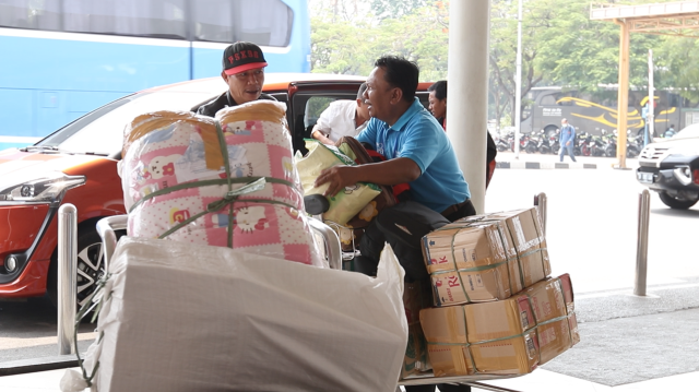 Airport Helper di Bandara Soekarno Hatta (Foto: Resnu Andika/kumparan)