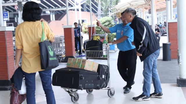 Airport Helper di Bandara Soekarno Hatta (Foto: Resnu Andika/kumparan)