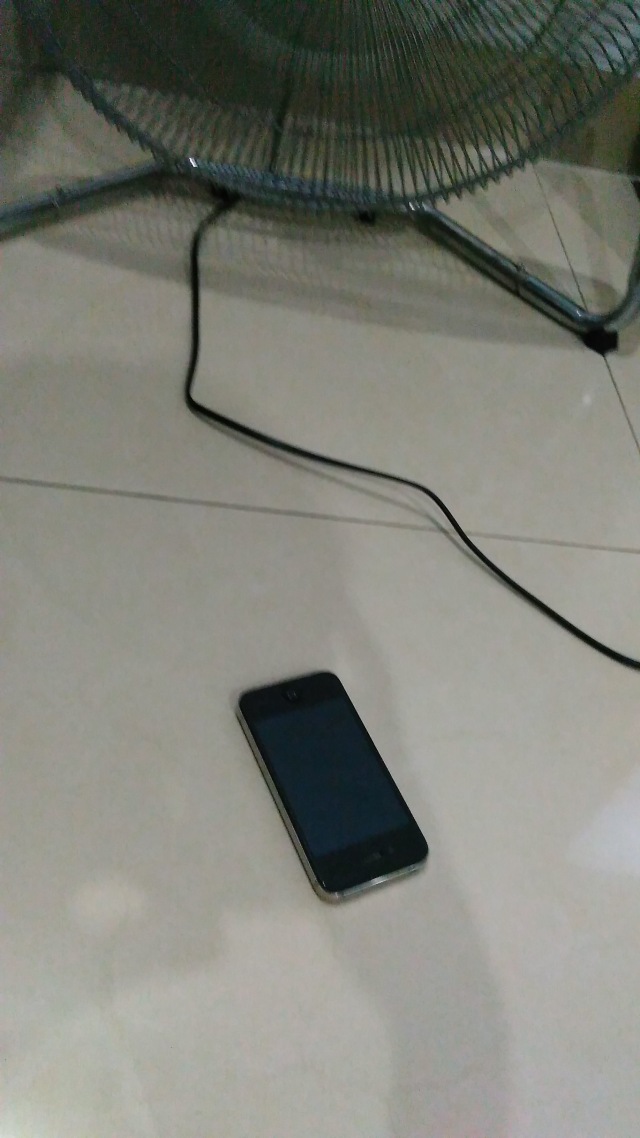 iPhone X dan Siapa yang Masih Pakai iPhone 4s Jadul