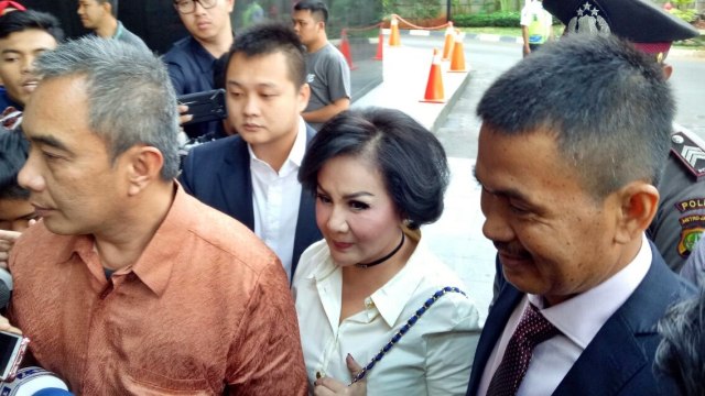 Artalyta Suryani tiba di KPK. (Foto: Aprilandika Pratama/kumparan)