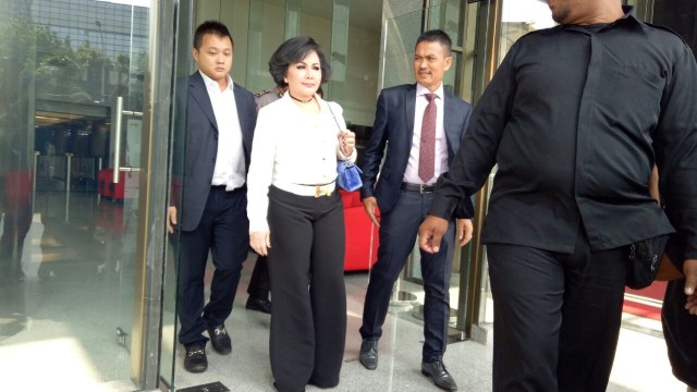 Artalyta Suryani usai jalani pemeriksaan KPK (Foto: Aprilandika Hendra/kumparan)