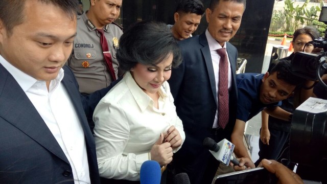 Artalyta Suryani keluar dari KPK (Foto: Aprilandika Hendra/kumparan)