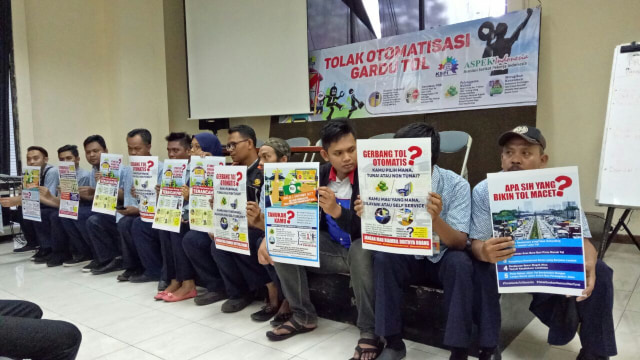 Konpers sikap buruh kebijakan tol non-tunai. (Foto: Nabilla Fatiara/kumparan)