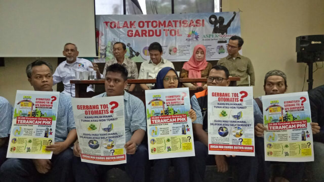 Konpers sikap buruh kebijakan tol non-tunai. (Foto: Nabilla Fatiara/kumparan)