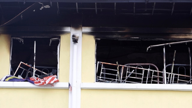 Pesantren di Kuala Lumpur, Malaysia terbakar.  (Foto: REUTERS/Lai Seng Sin)