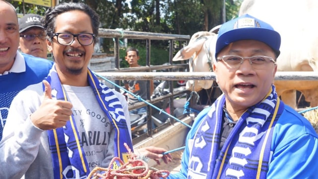 Zulkifli Hasan dengan Koordinator Viking Persib (Foto: Dok. PAN)