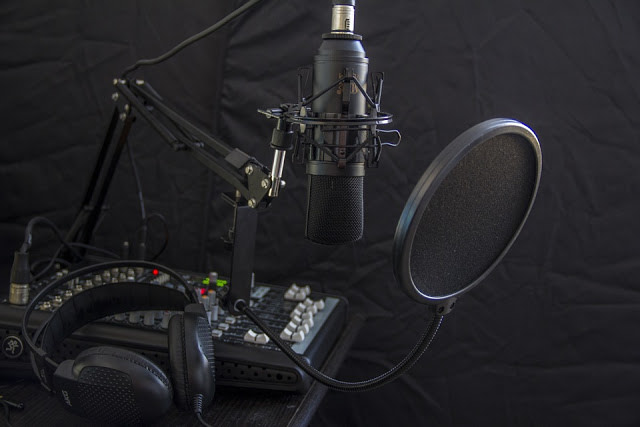 Selamat  Hari Radio Nasional, Ayo dengar Radio!