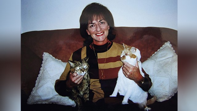 Kucing Poppy dengan pemiliknya (Foto: wikipedia)