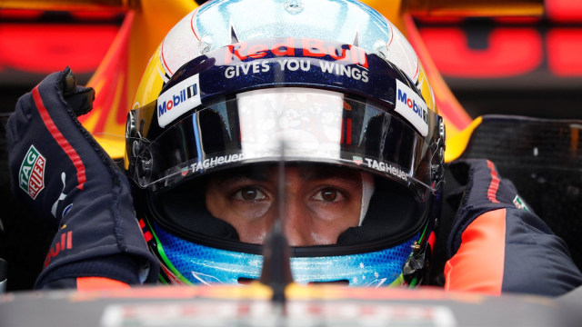 Ricciardo di kokpit jet daratnya. (Foto: Edgar Su/Reuters)