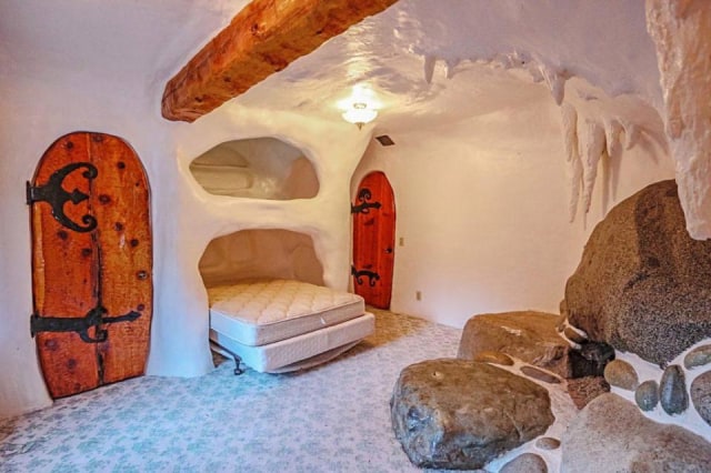 Mengintip Rumah Kurcaci di 'Snow White'  (2)