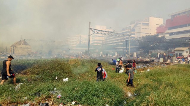 Kebakaran di belakang Alexis padam. (Foto: Adhim Mugni/kumparan)