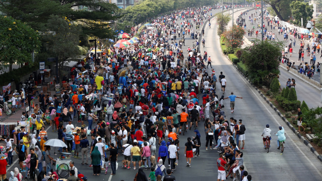 Ilustrasi warga memadati jalanan saat Car Free Day akhir pekan. Foto: REUTERS/Darren Whiteside