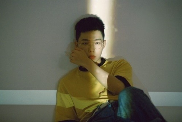 Chan Hyuk "AKMU" Resmi Mulai Wajib Militer Hari Ini!