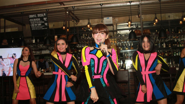 Gilang Dirga dan Adiezty Fersa (Foto: Munady Widjaja)