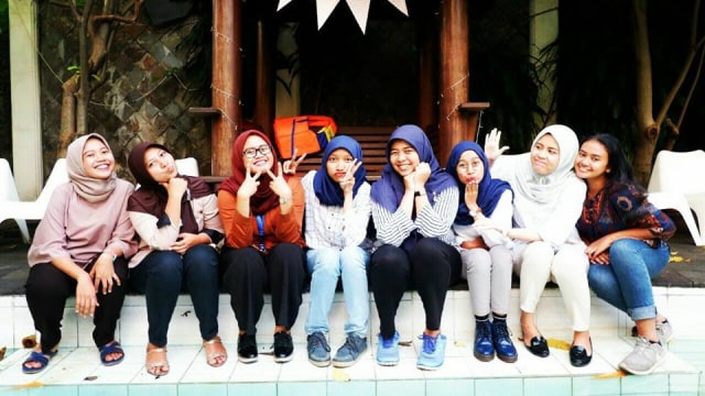 Menutup Buku dari kumparan