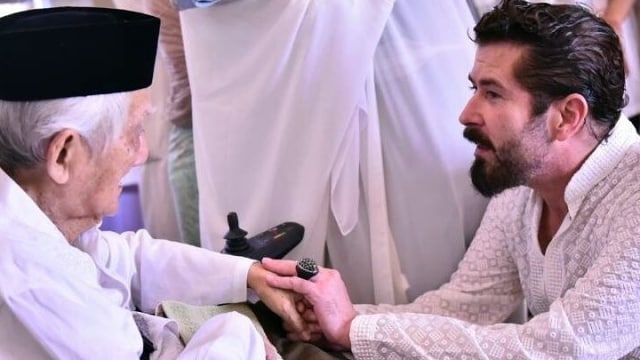 Ayah dan pacar Paramitha Rusady (Foto: Instagram/@hansdekraker)