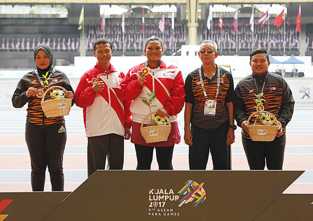 Suparni Yati saat naik podium. (Foto: Media APG Indonesia 2017.)