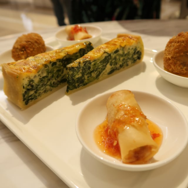 Afternoon Tea di Peacock Lounge Fairmont (Foto: Intan Kemala Sari/kumparan)