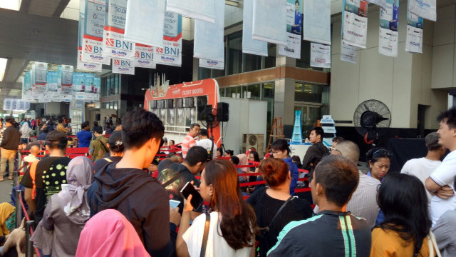 Antrean di GATF JCC, Senayan.  (Foto: Adim Piero/kumparan)