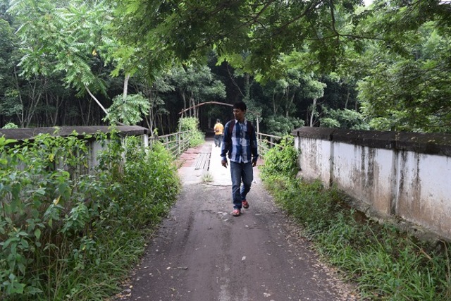 SEPENGGAL CERITA DESA SUMBER URIP KALIREJO GLENMORE (2)