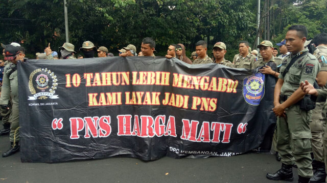 Demo pegawai honorer  Foto: Adhim Mugni Mubaroq/kumparan