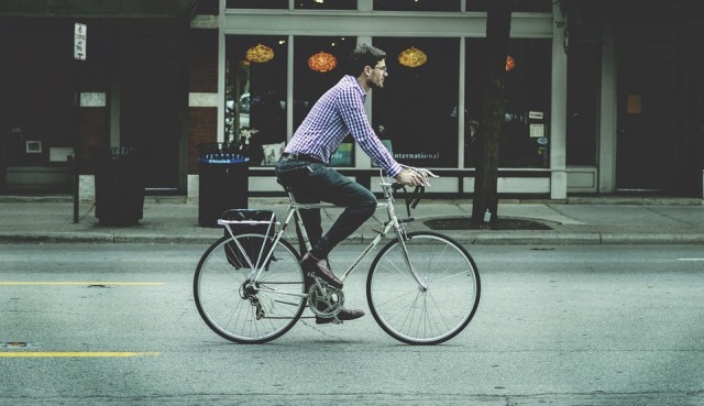 Ilustrasi bike to work (Foto: Pixabay)