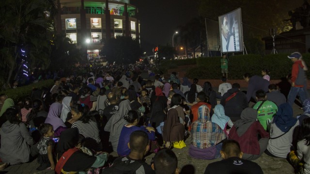 Nobar Film G30S/PKI di Cijantung (Foto: Antara/Galih Pradipta )
