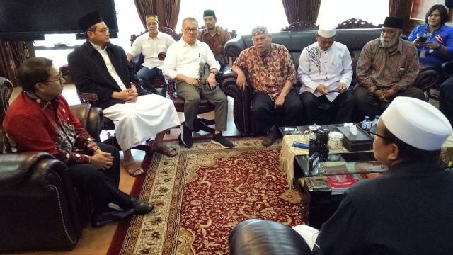 FPI & FUI mengadu ke Fadli Zon soal kisruh LBH (Foto: Ferio Pristiawan/kumparan)