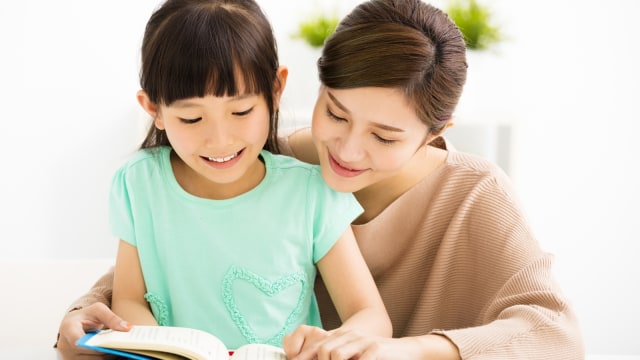Ilustrasi mengedukasi anak (Foto: Thinkstock)