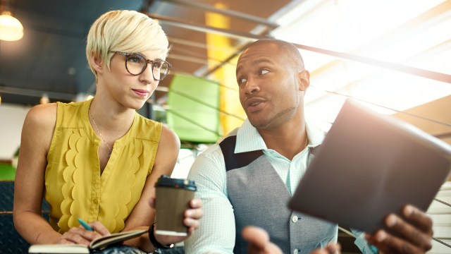 Ilustrasi Ngobrol dengan Orang Asing (Foto: Thinkstock)