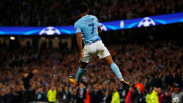 Raheem Sterling merayakan golnya. (Foto: REUTERS/Phil Noble)