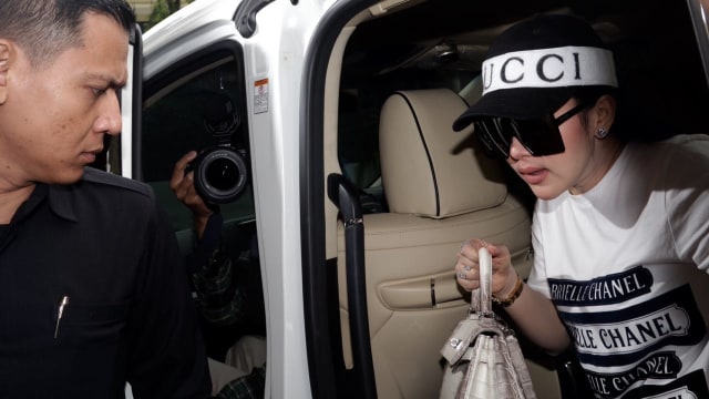 Syahrini tiba di Bareskrim (Foto: Fanny Kusumawardhani/kumparan)