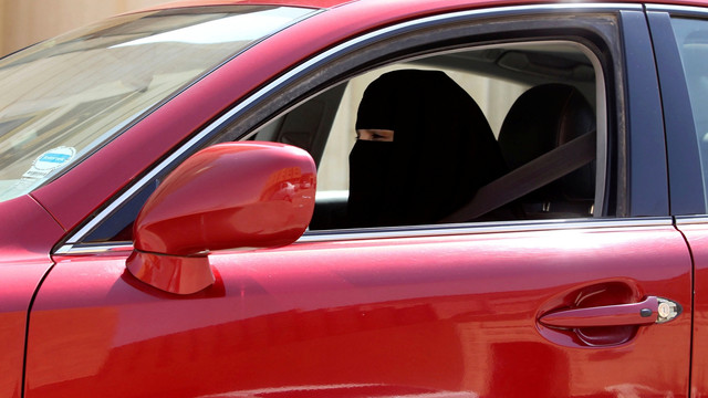 Perempuan Arab Saudi Menyetir Mobil (Foto: Reuters/Faisal Al Nasser)