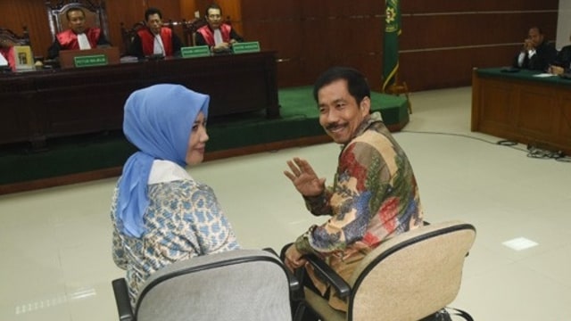 Romi Herton dan sang istri (Foto: Antara/Hafidz Mubarak A)