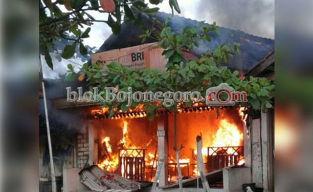 Teras BRI Terbakar, Pedagang Trauma Kebakaran Dulu Terulang