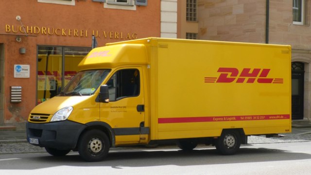 Jasa pengiriman DHL (Foto: Wikimedia Commons)