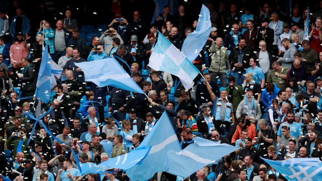 Suporter Manchester City. (Foto: Reuters/Jason Cairnduff)