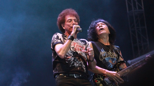 Aksi panggung God Bless (Foto: Munady Widjaja)