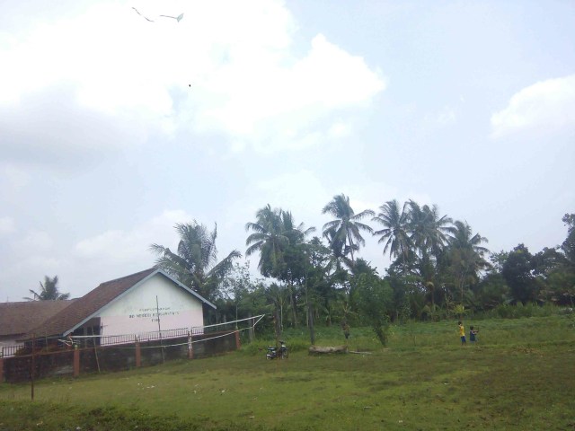 Cuaca Sedang Cerah, Ayo Main Keluar Rumah