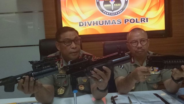 Rilis pers terkait senjata Brimob. (Foto: Adhim Mugni/kumparan)