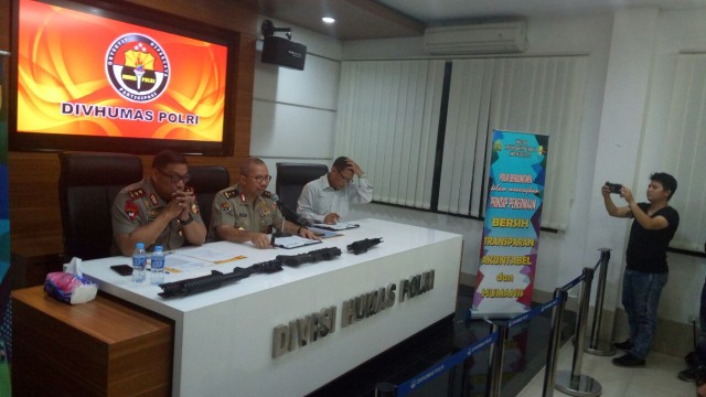 Rilis pers terkait senjata Brimob di Soetta. (Foto: Adhim Mugni/kumparan)