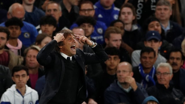 Conte di laga melawan Manchester City. (Foto: Reuters/John Sibley)