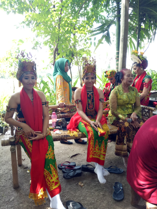Mak Temu dan Penari Gandrung Banyuwangi (Foto: Rina Nurjanah/kumparan)