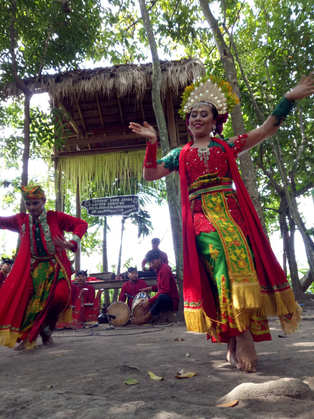 Tari Jaran Goyang di Kemiren, Banyuwangi (Foto: Rina Nurjanah/kumparan)